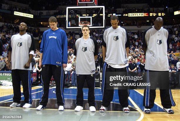 Timberwolves Members 4,733 2003 Minnesota Timberwolves Team Photo Stock Photos, High-Res ...