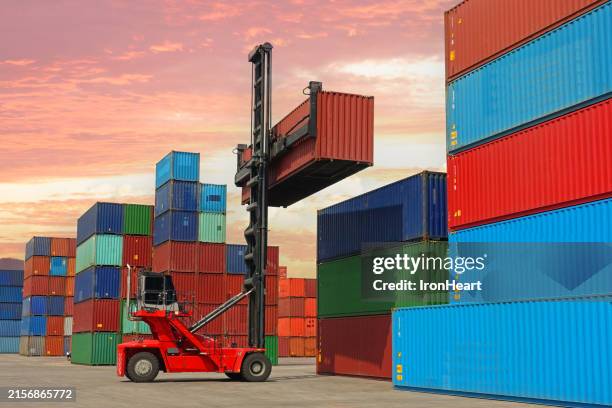 Containers Picturew 3,168 Container Handling Stock Photos, High-Res Pictures, and Images ...