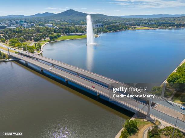 road bridge over lake and fountain canberra - lake burley griffin stock pictures, royalty-free photos & images
