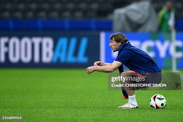 Modric Exercise 16,747 Croatia Training Stock Photos, High-Res Pictures, and Images ...