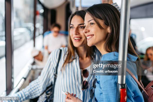 dos amigas que viajan en un autobús urbano en palma de mallorca en españa - hora punta temas fotografías e imágenes de stock
