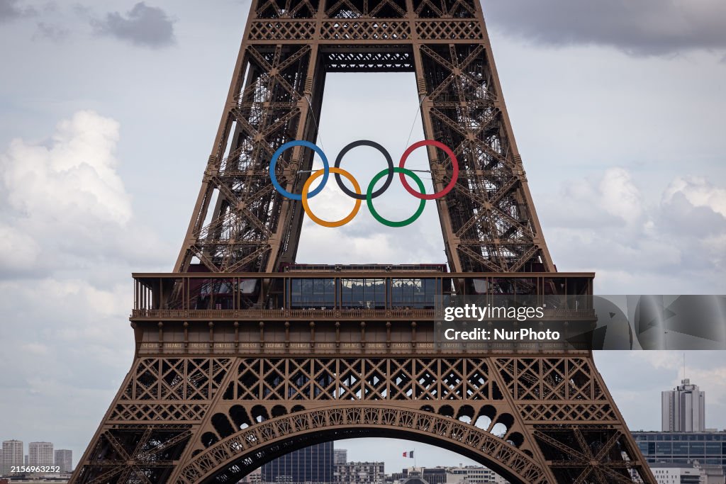 Giant Olympics Rings At The Eiffel Tower