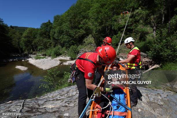 Firefighter Rpm Rope Rescue 475 Firefighter Rope Rescue Stock Photos, High-Res Pictures, and Images ...