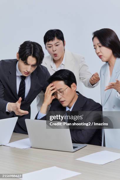 2025 White-Collar Job Anxiety Amid Layoffs, AI Warnings, and Delayed Jobs Report