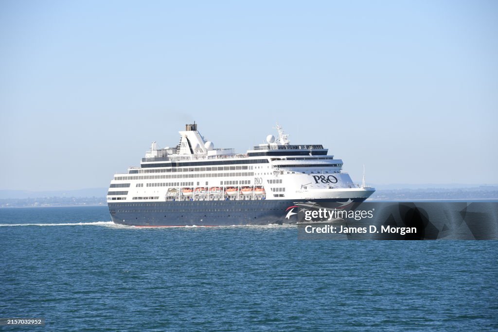 P&O Cruises Australia "Pacific Eden" departs Melbourne, Victoria, Australia