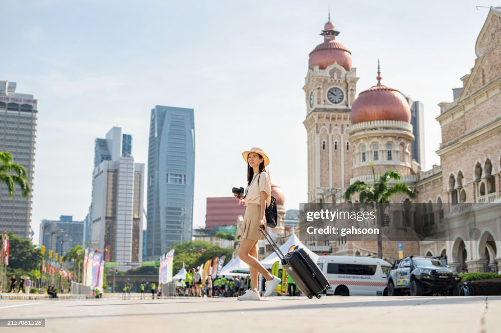Turista vagando por Kuala Lumpur