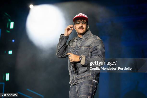 929 foto e immagini ad alta risoluzione di Geolier - Getty Images