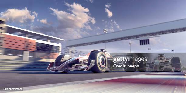 dos coches de carreras luchan por la posición - circuito de carreras de coches fotografías e imágenes de stock