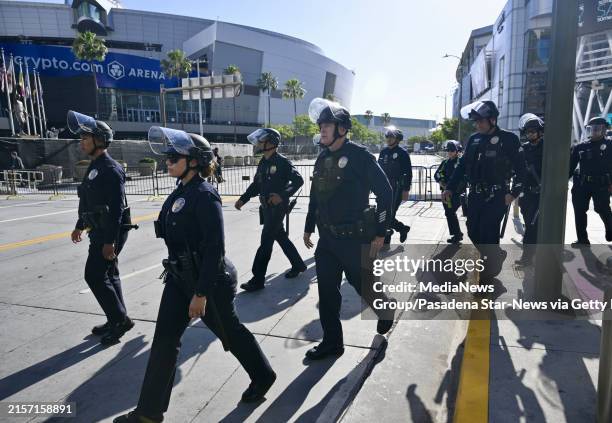 Lapd Riot Officers 59 Lapd Helmet Stock Photos, High-Res Pictures, and Images - Getty Images
