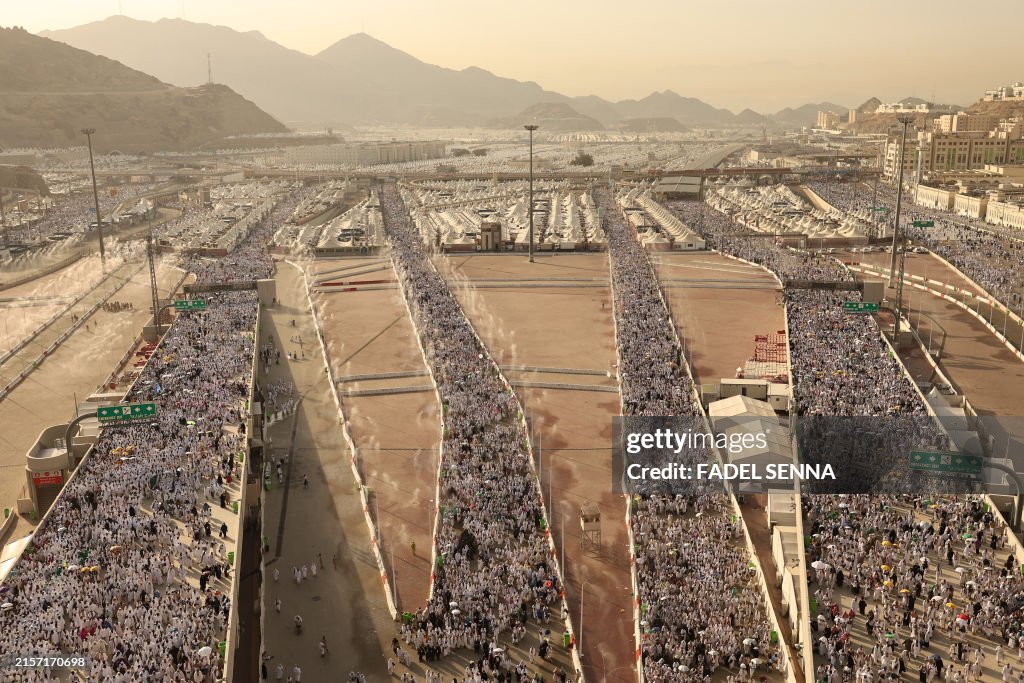 TOPSHOT-SAUDI-RELIGION-ISLAM-HAJJ