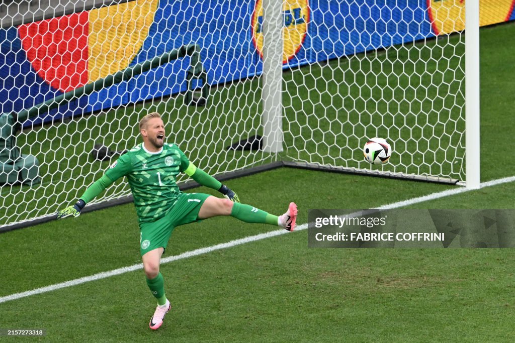TOPSHOT-FBL-EURO-2024-MATCH06-SLO-DEN