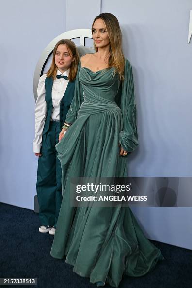 CORRECTION / US-ENTERTAINMENT-THEATRE-AWARDS-TONY-ARRIVALS CORRECTION / US-ENTERTAINMENT-THEATRE-AWARDS-TONY-ARRIVALS