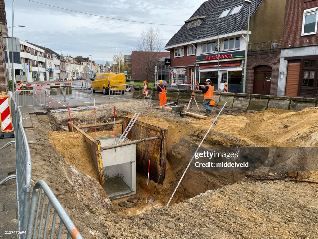 Renewing the sewer and road pavement