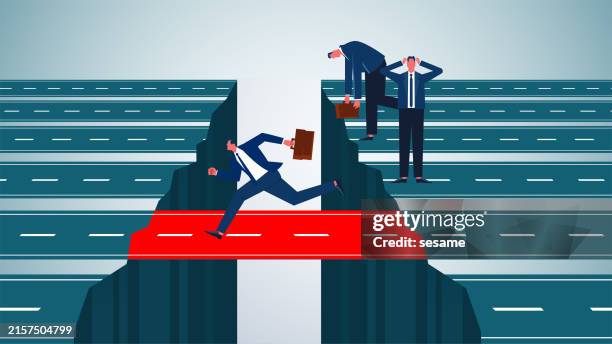 illustrazioni stock, clip art, cartoni animati e icone di tendenza di percorsi che funzionano e percorsi che non funzionano, un gruppo di imprenditori che non riescono ad attraversare l'abisso, le scelte e le decisioni giuste nella carriera o nel business, le opportunità e le scelte - superare le avversità