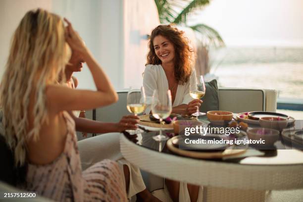 women enjoying life - luxury dinner party stock pictures, royalty-free photos & images