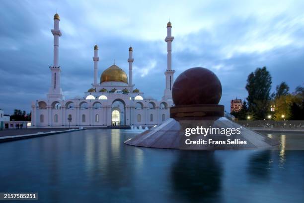 nur astana mosque in the evening in astana, kazakhstan - kazakhstan stock pictures, royalty-free photos & images
