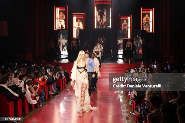 Model walks the runway at the Dsquared2 fashion show during the Milan Menswear Spring/Summer 2025 on June 14, 2024 in Milan, Italy.