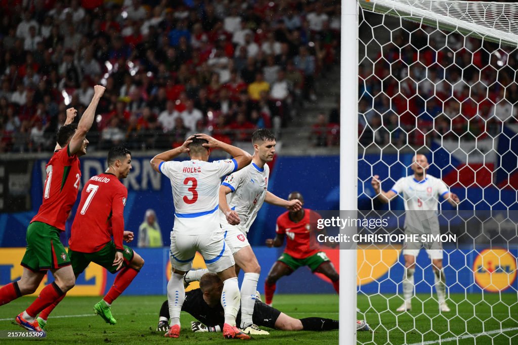 TOPSHOT-FBL-EURO-2024-MATCH12-POR-CZE