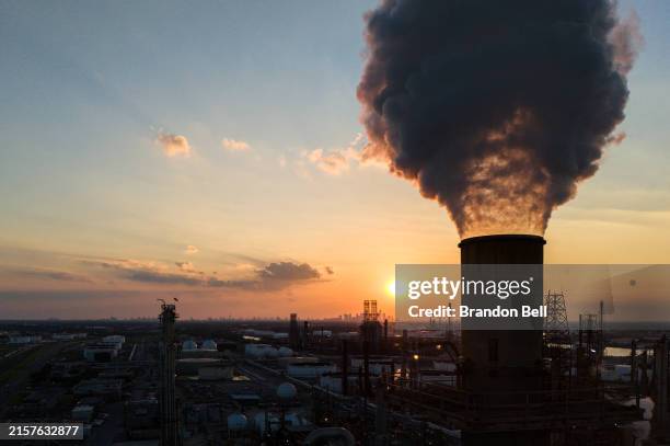 Houston Refineries 1,270 Houston Refinery Stock Photos, High-Res Pictures, and Images ...