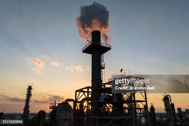 Houston Refineries 1,270 Houston Refinery Stock Photos, High-Res Pictures, and Images ...