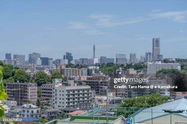 the residential district in yokohama city of japan - uitzicht over stadje stockfoto's en -beelden