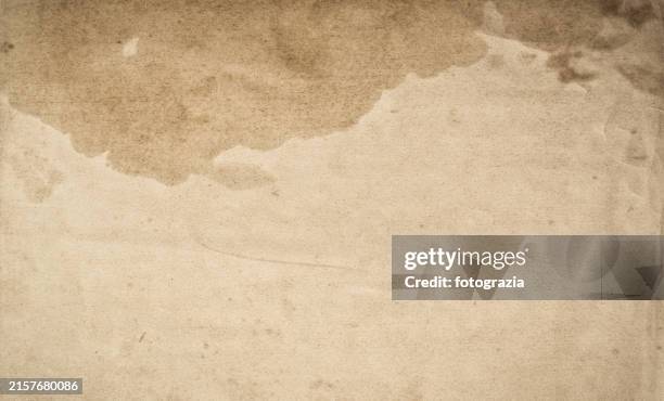 dirty weathered paper background - papyrus-en-papier photos et images de collection