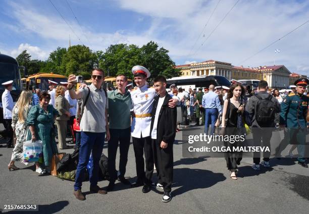 Russian Graduation 11,915 Graduate Center Stock Photos, High-Res Pictures, and Images ...