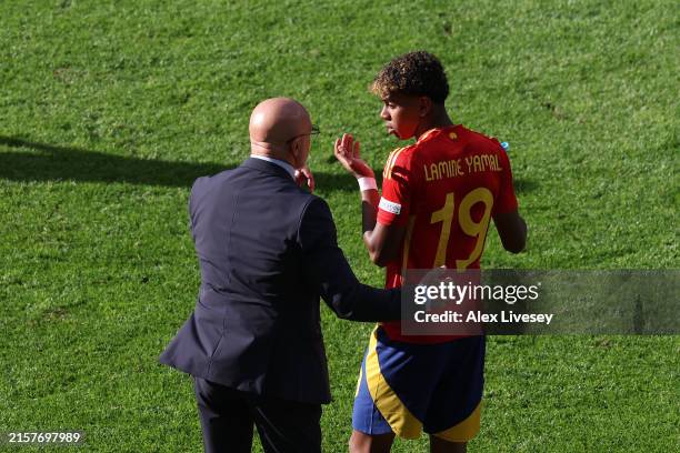 Lamine Yamal of Spain receives instructions from Luis de la Fuente, Head Coach of Spain, during the UEFA EURO 2024 group stage match between Spain...