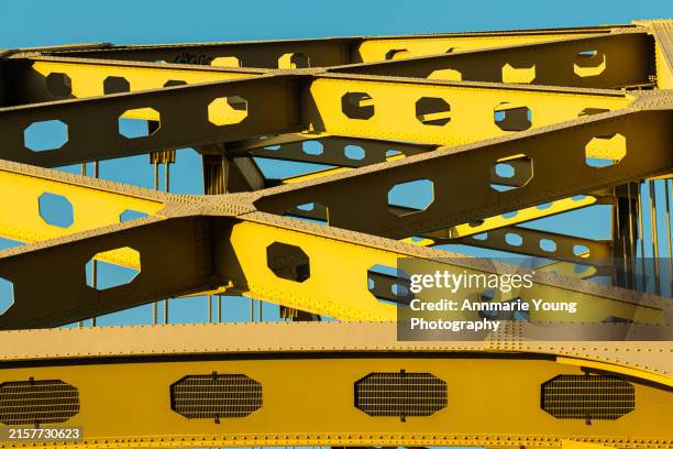 abstract photograph of a yellow bridge in pittsburgh pennsylvania - pittsburgh foto e immagini stock
