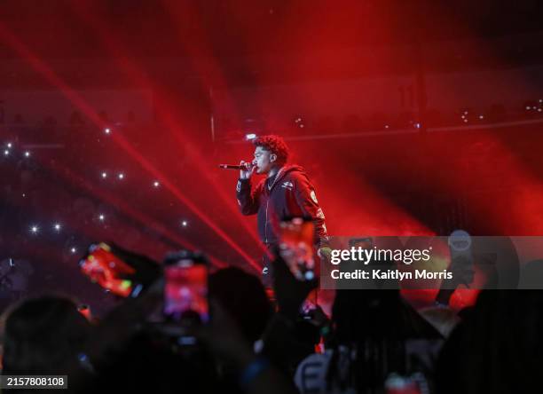No Cap Rapper Concert 360 Nocap Stock Photos, High-Res Pictures, and Images - Getty Images