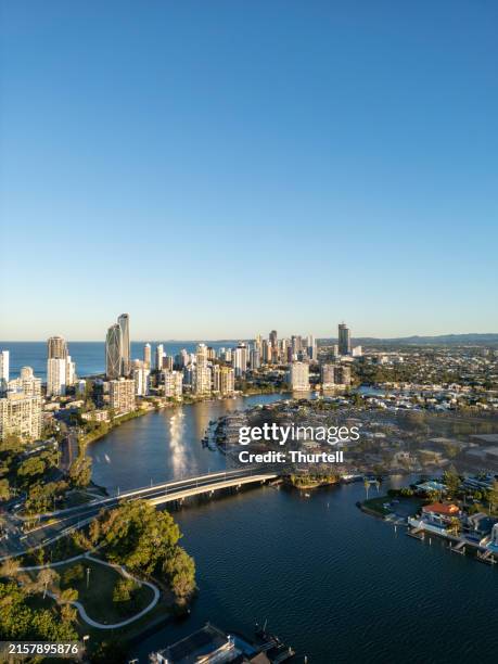 gold coast skyline - gold coast, australie - océanie photos et images de collection