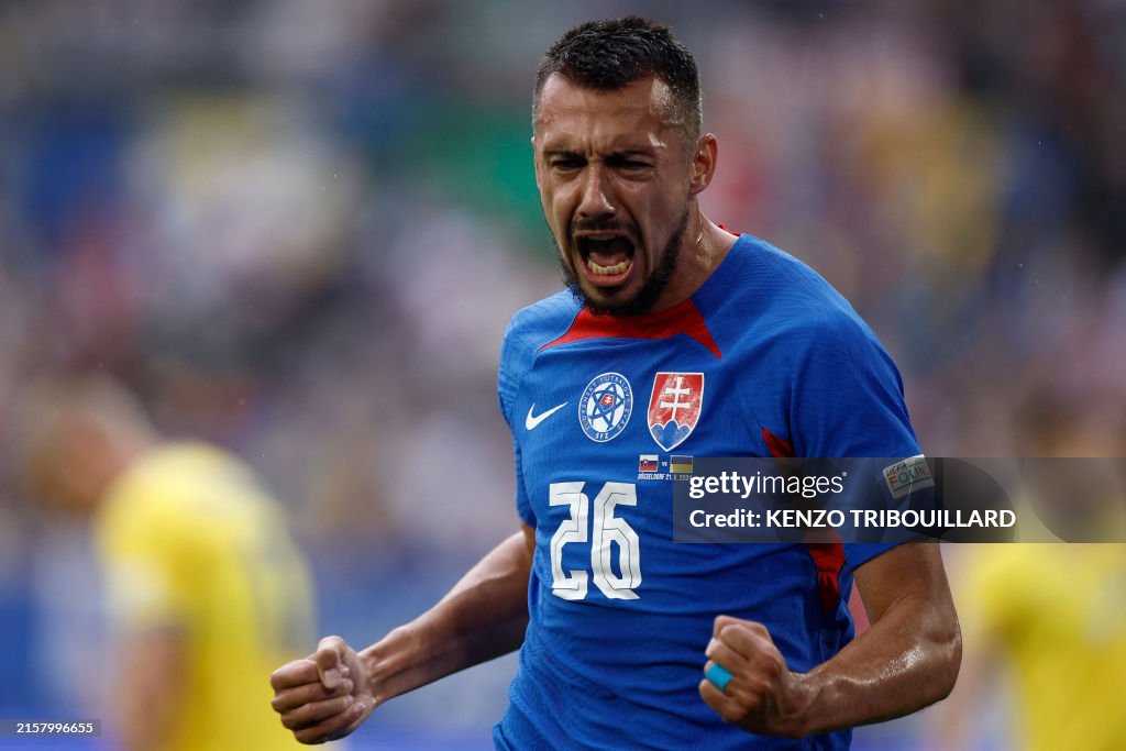 TOPSHOT-FBL-EURO-2024-MATCH21-SLO-UKR