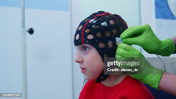 child undergoing eeg brain activity test - neurogenesis stock pictures, royalty-free photos & images