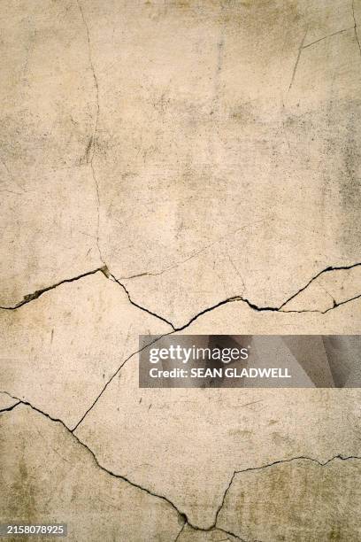 cracks in wall - cracked stock pictures, royalty-free photos & images