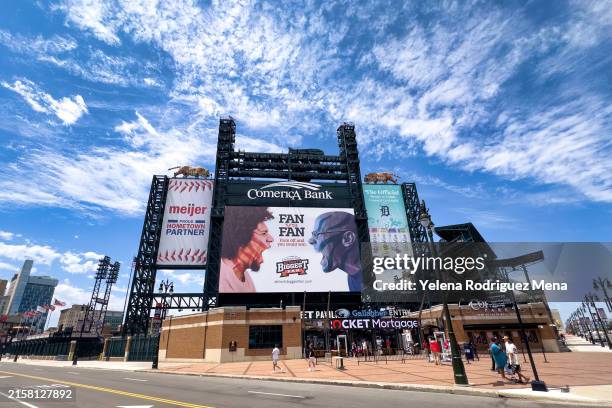 stadium billboard advertisement - sports-stadium-screen stock pictures, royalty-free photos & images