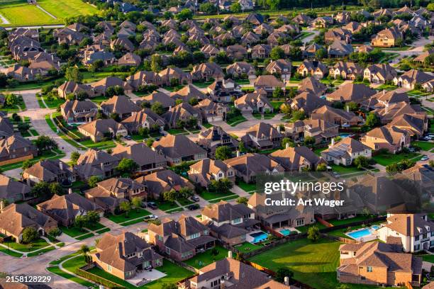suburban texas subdivision aerial - house in cul de sac stock pictures, royalty-free photos & images