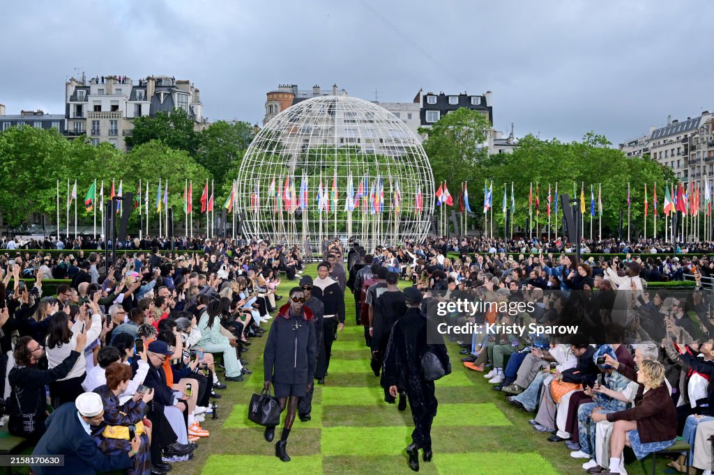 Louis Vuitton: Runway - Paris Fashion Week - Menswear Spring/Summer 2025