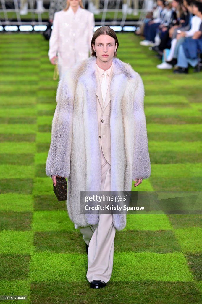 Louis Vuitton: Runway - Paris Fashion Week - Menswear Spring/Summer 2025