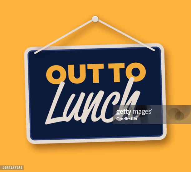 ausgehen zum mittagessen retro hängendes geschäftsschild - mittagessen stock-grafiken, -clipart, -cartoons und -symbole