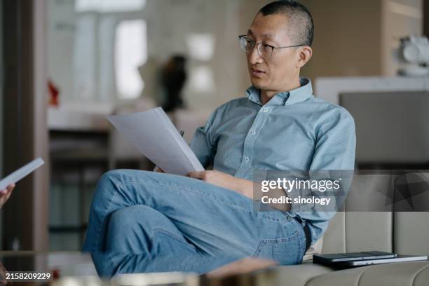 Chinese Interviewer 737 China Jobless Men Stock Photos, High-Res Pictures, and Images ...