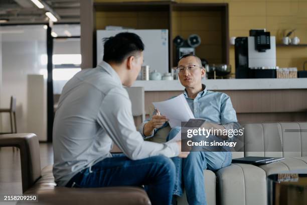 Chinese Interviewer 737 China Jobless Men Stock Photos, High-Res Pictures, and Images ...