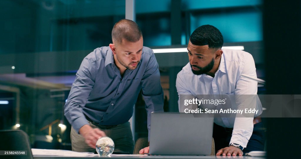 Technology Explorer Detective Detective Technology And Review In Workplace Together For Teamwork ...