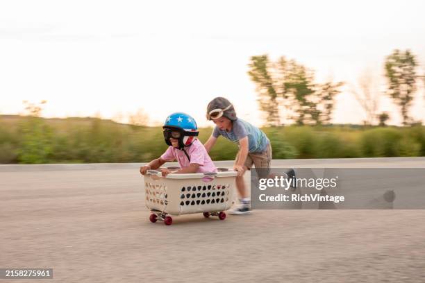 basket racing boys - kid skateboard stock pictures, royalty-free photos & images