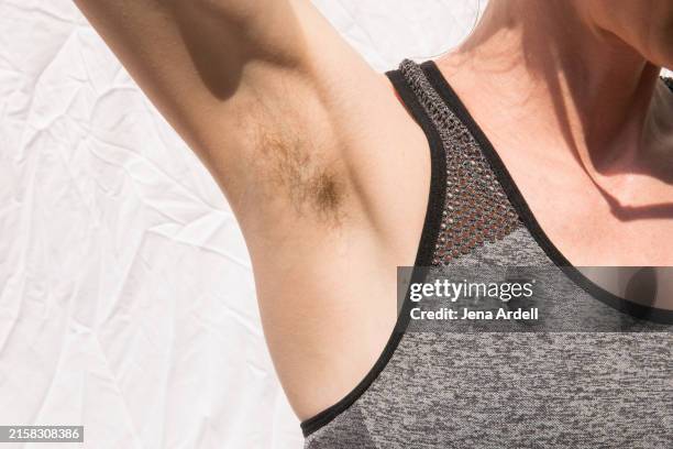woman armpit hair - unter dem arm stock-fotos und bilder