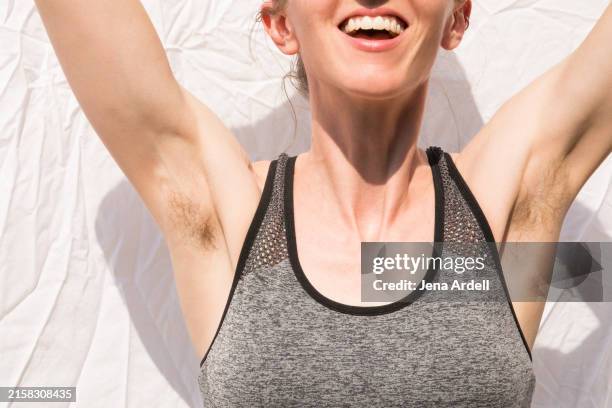 carefree woman arms raised, armpit hair woman stretching - cabeludo - fotografias e filmes do acervo
