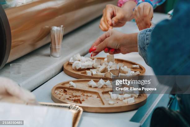 cubed cheese at cheese board for tasting at the local farm market on sunny summer day - ostbricka bildbanksfoton och bilder