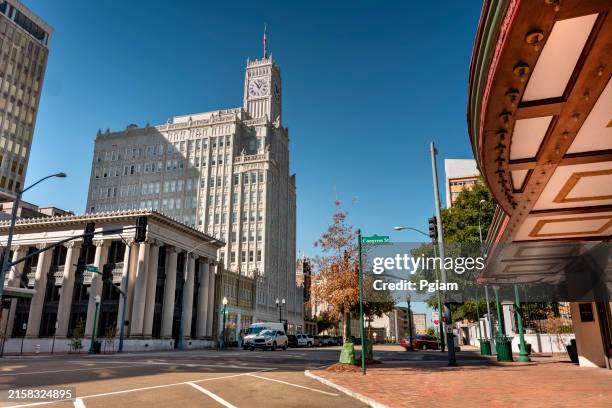 jackson, mississippi en el centro de la ciudad, edificios históricos y negocios - misisipi fotografías e imágenes de stock