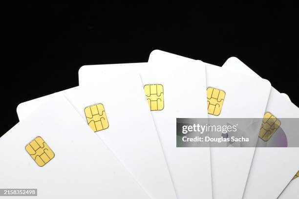security access cards with computer chip for data communication - visa credit card stock pictures, royalty-free photos & images