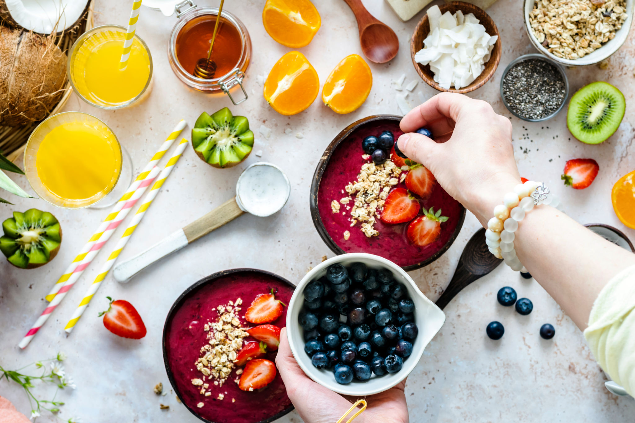 making acai bowl