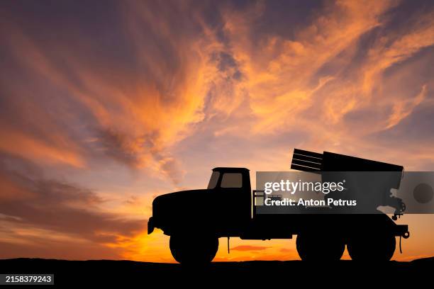 multiple launch rocket system on the background of sunset sky - fuerzas armadas rusas fotografías e imágenes de stock